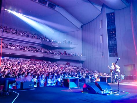 福岡サンパレス ライブ - 音楽と文化の交差点